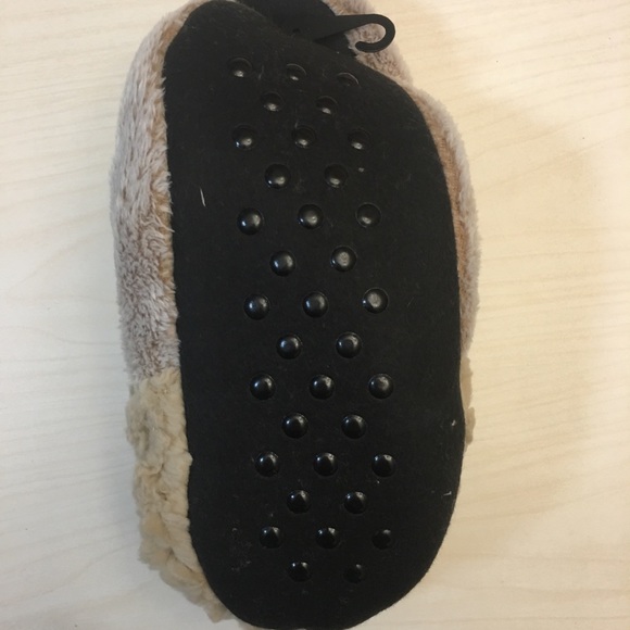 NWT Fuzzy Cat Slippers 🐈 - Picture 4 of 5